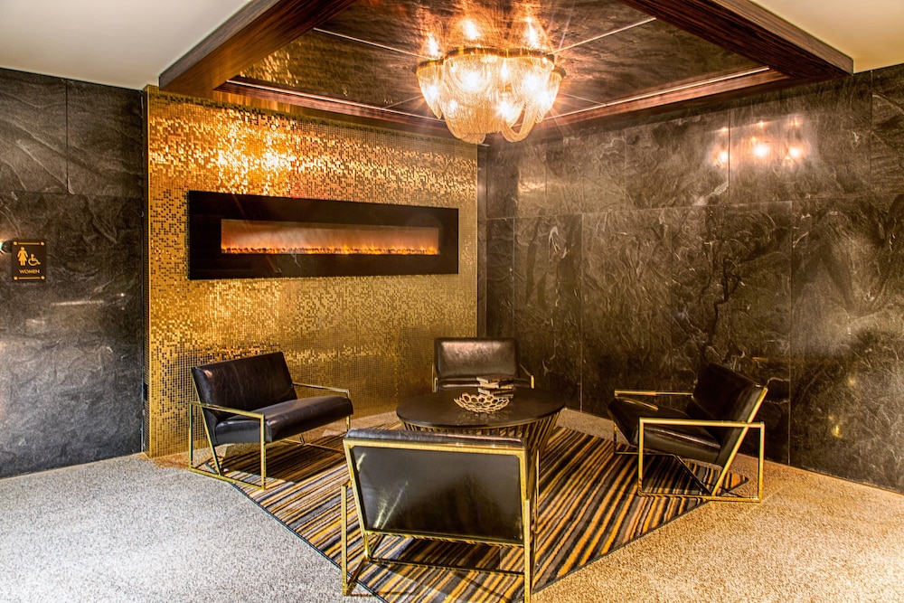 Metropolitan At the 9 Autograph Collection 30/63