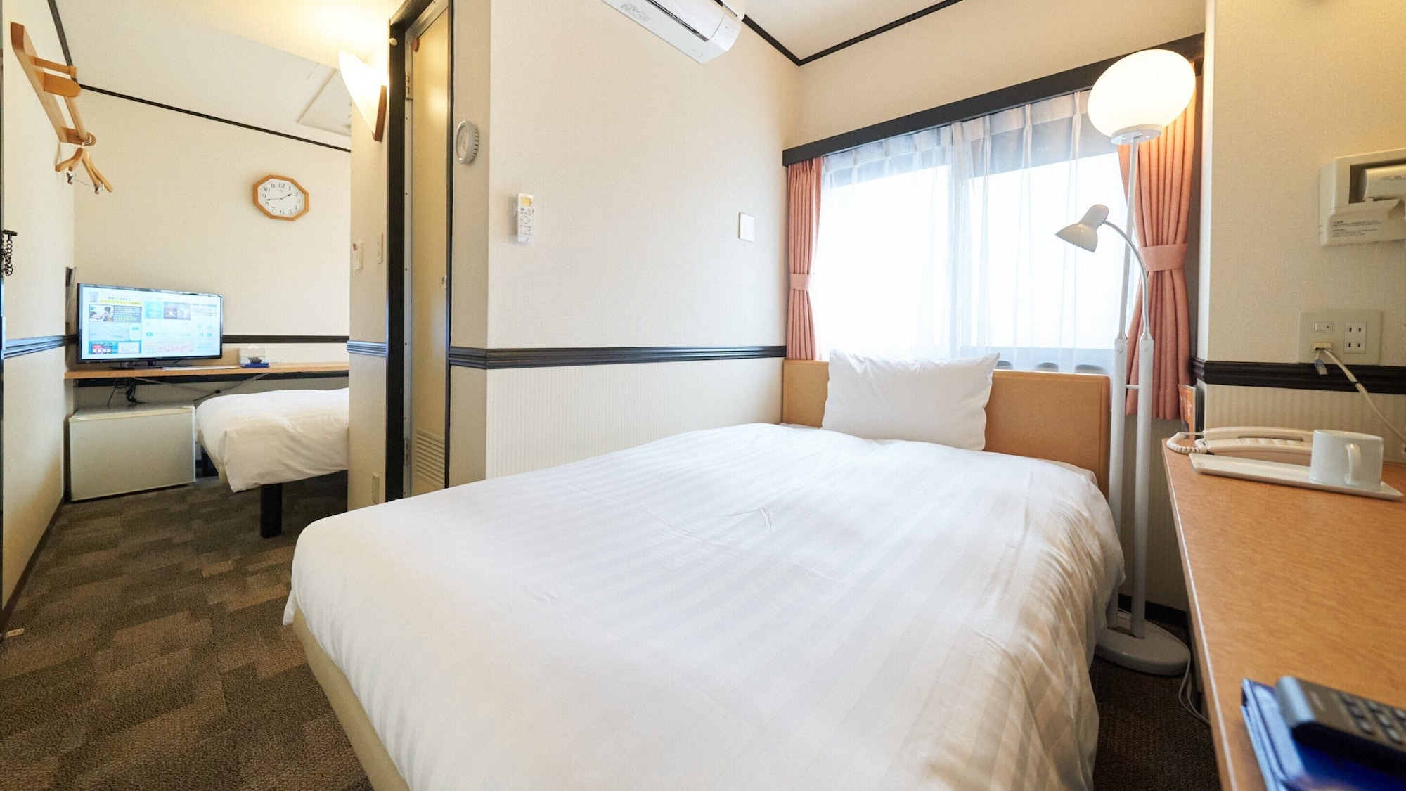 ROOM, TWIN BEDS, SMOKING