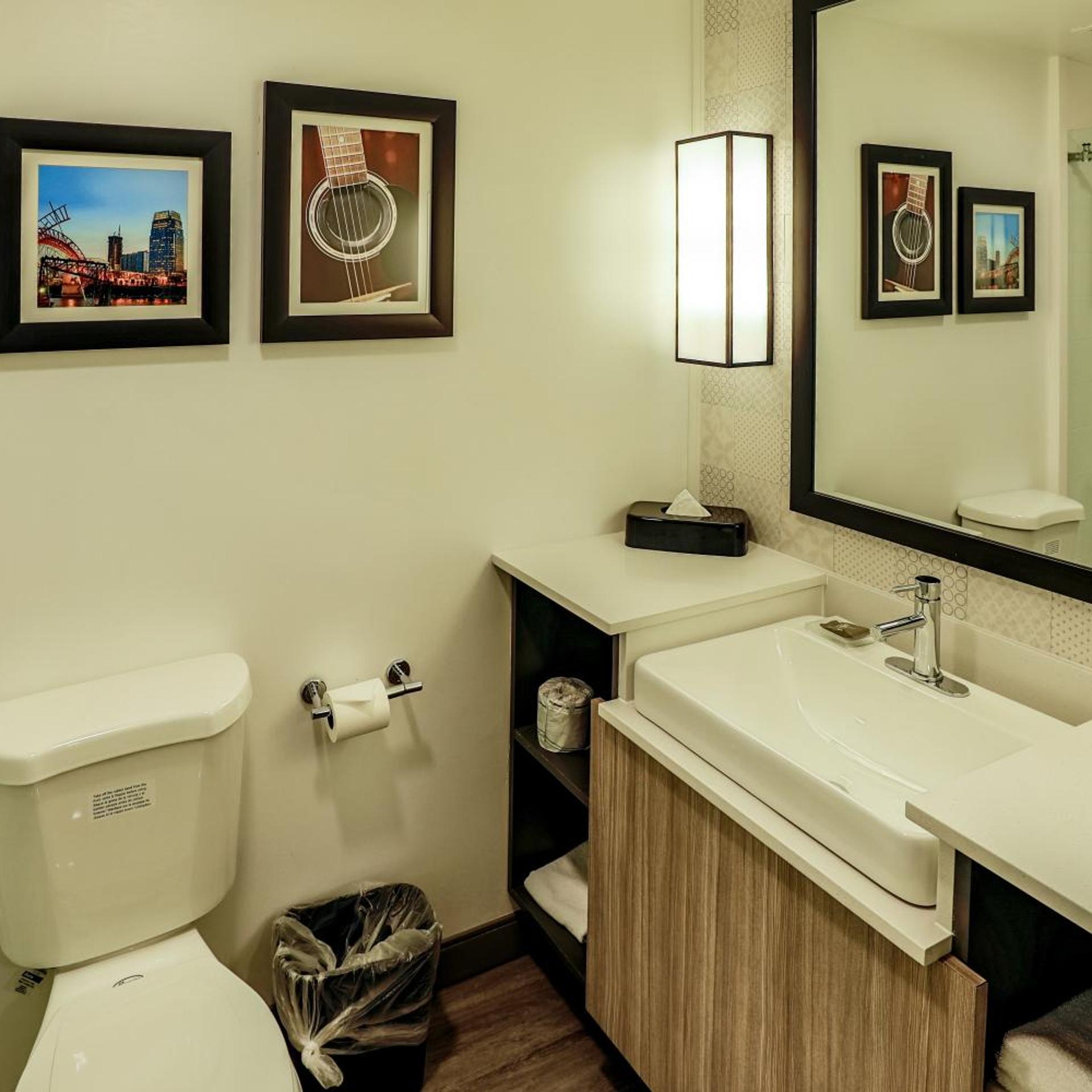 جناح بسرير كينج مع أريكة، Country Inn & Suites By Radisson Nashville Airport TN 8/9