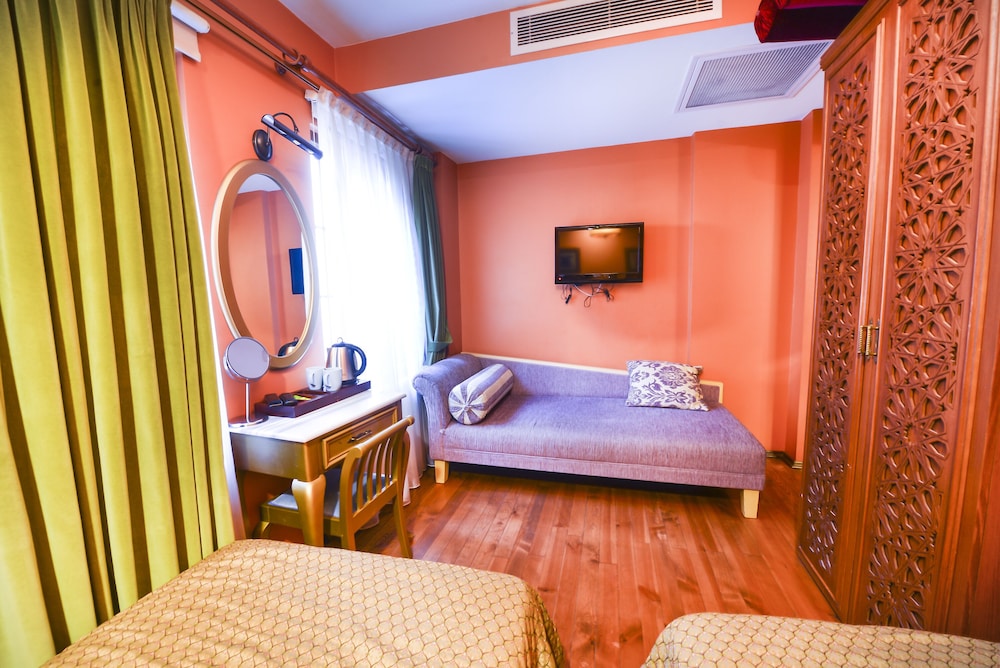 MERIAL HOTEL 25/43