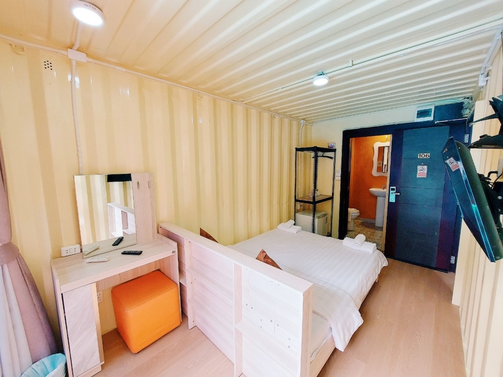 Retro Box Hotel 38/62