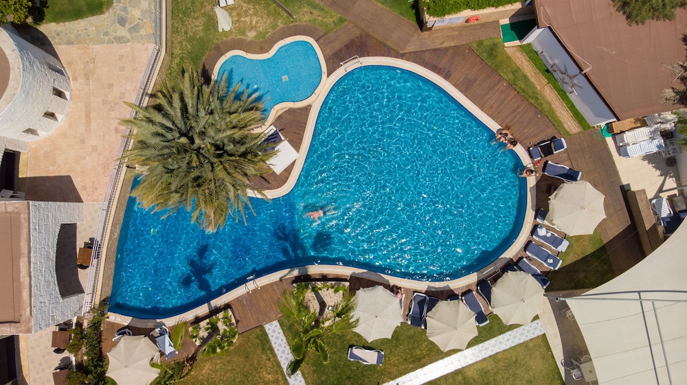 Costa Luvi Hotel 13/26