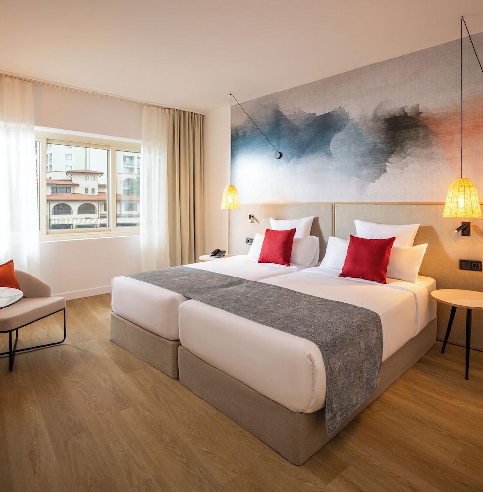ROOM, DOUBLE BED