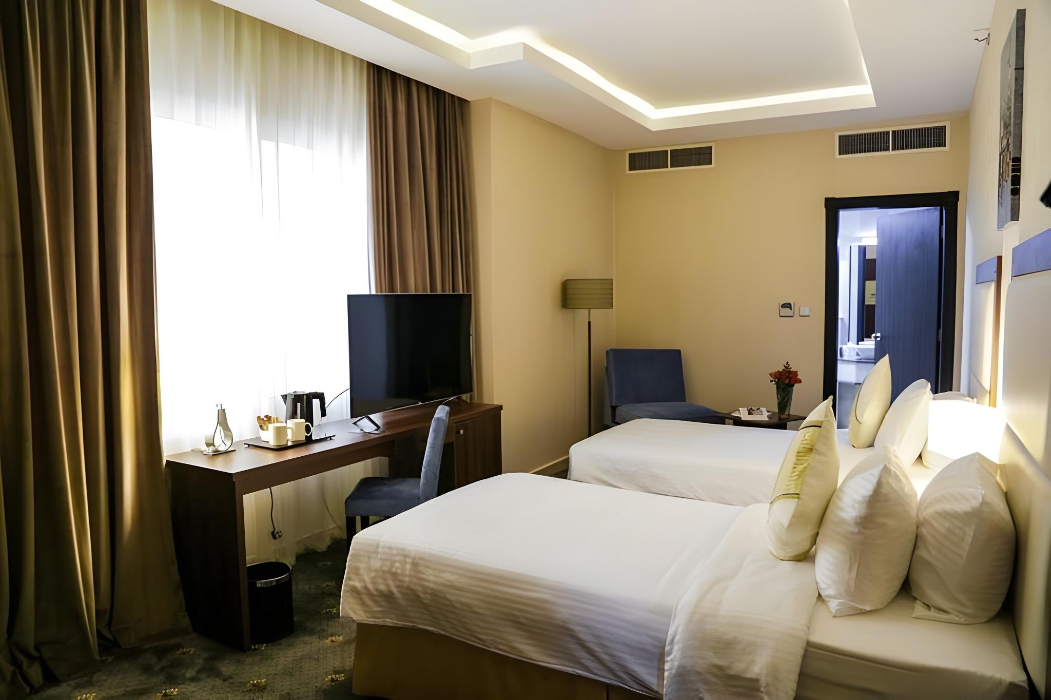 DELUXE ROOM