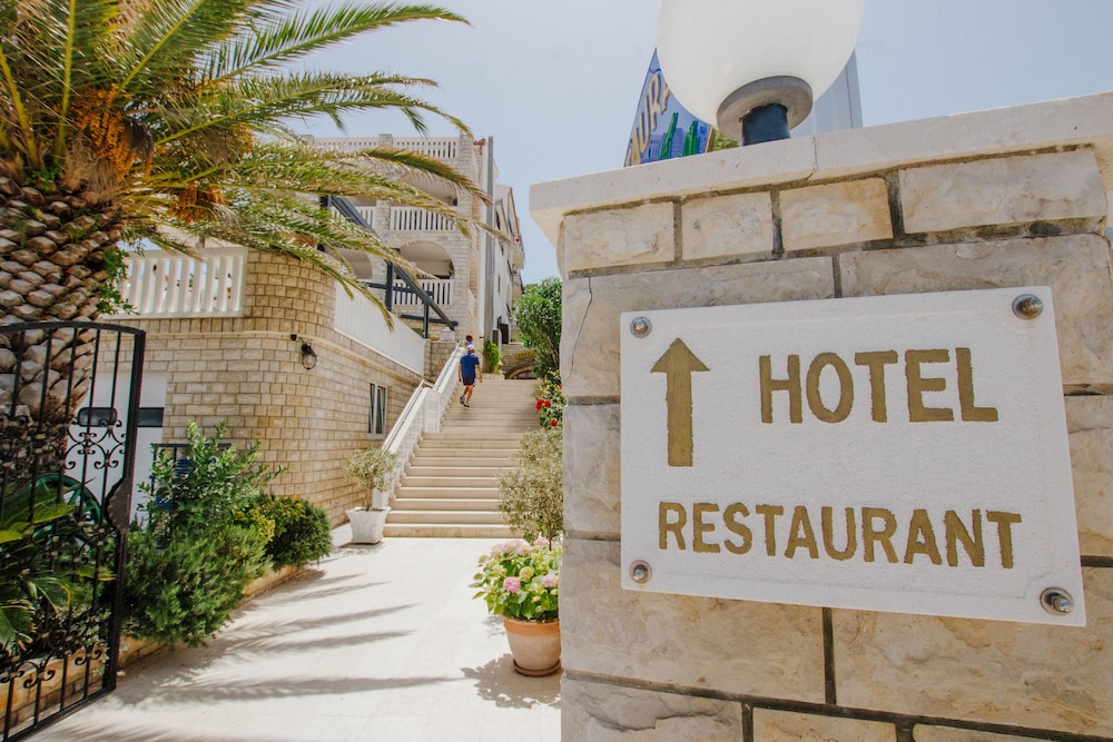 Hotel Vila Tina 1/50