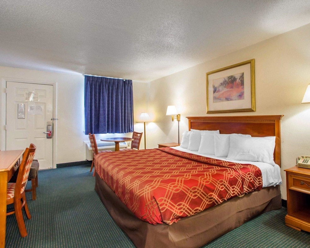 Econo Lodge Somers Point 13/23