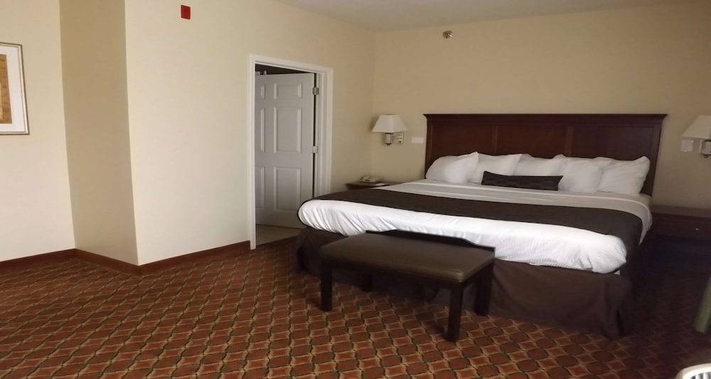 Best Western Plus MidAmerica Hotel 7/33
