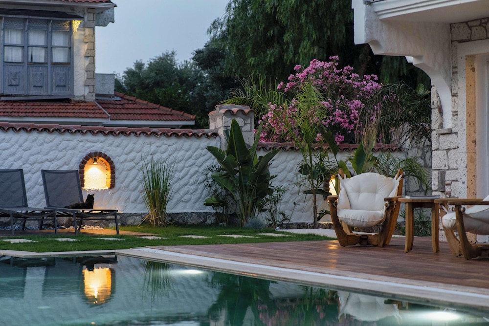 Bugra Alacati - Adults Only 36/42