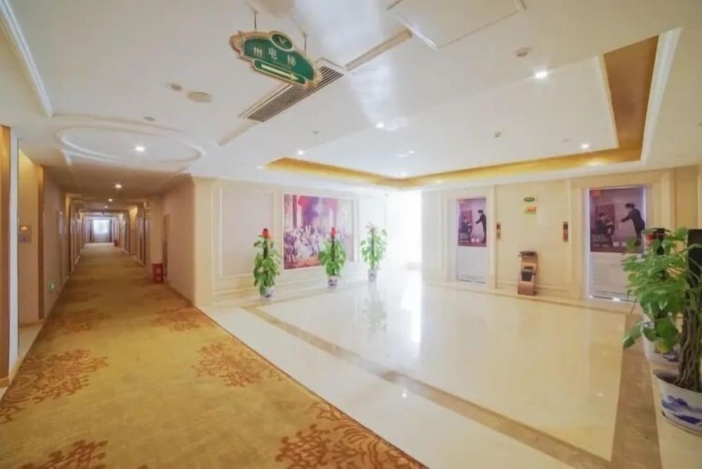 Vienna Hotel (Xiufeng Park, Jinshan Road, Yiyang High-tech Zone) 3/20