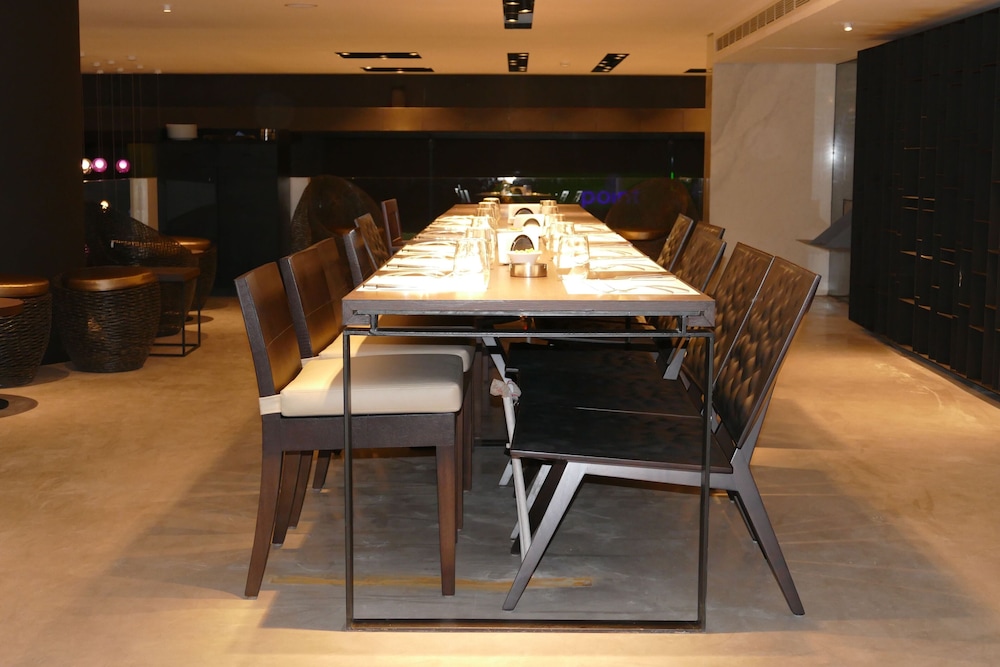 Three O Nine Hotel 32/50