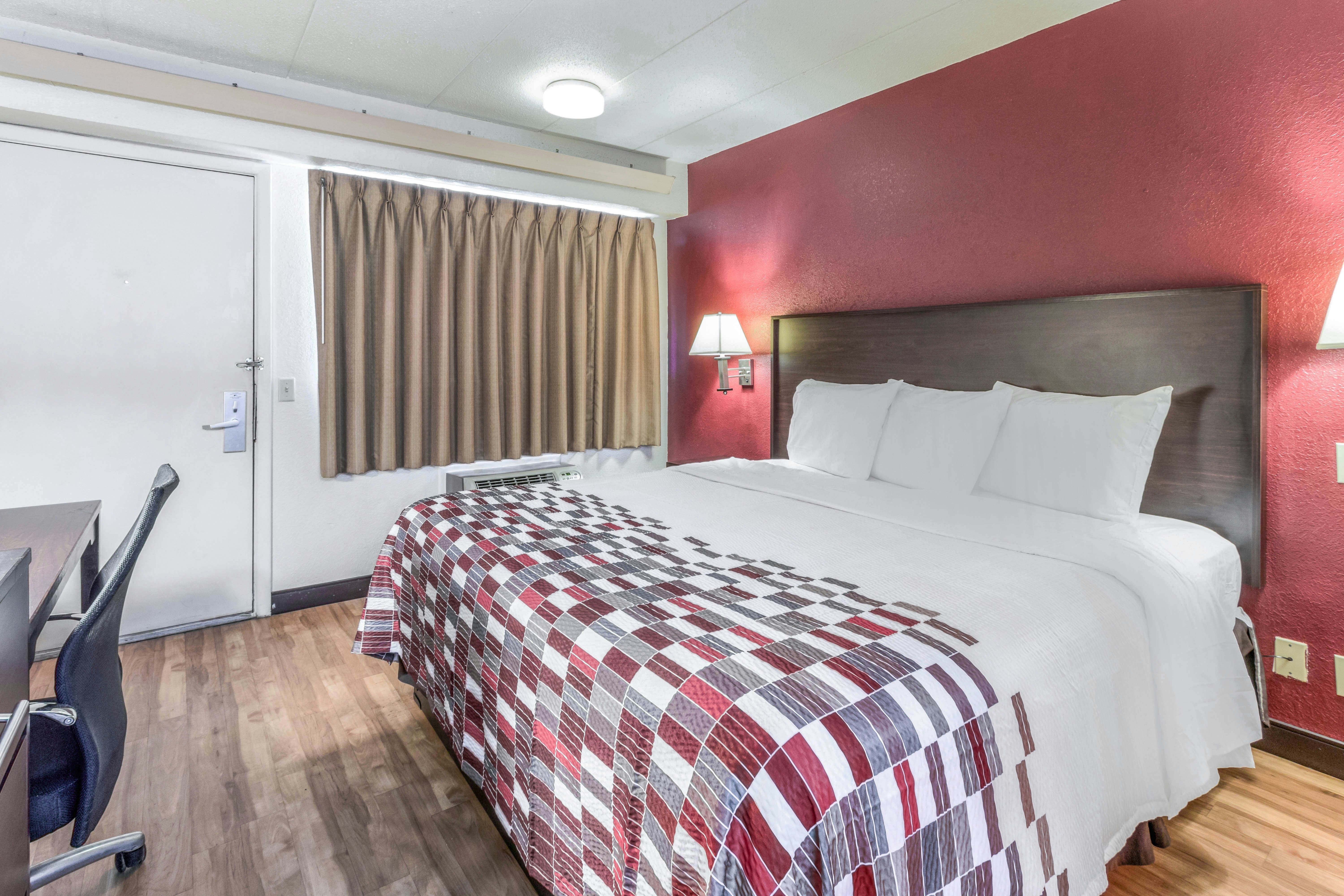 Deluxe, King Bed, Smoking