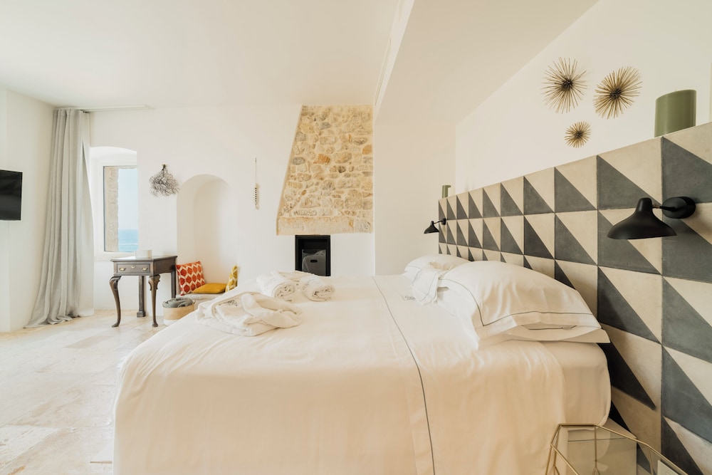 Deluxe, Suite, King Bed, Ocean Front, Balcony