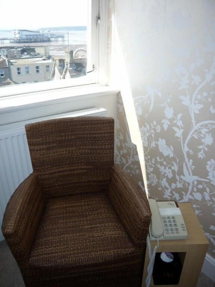 Queenswood Hotel 28/45