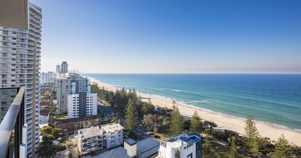 Boardwalk Burleigh Beach 43/47
