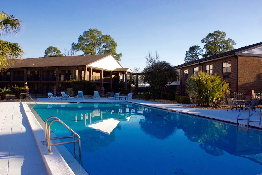 At Home Inn And Suites Pensacola 48/80