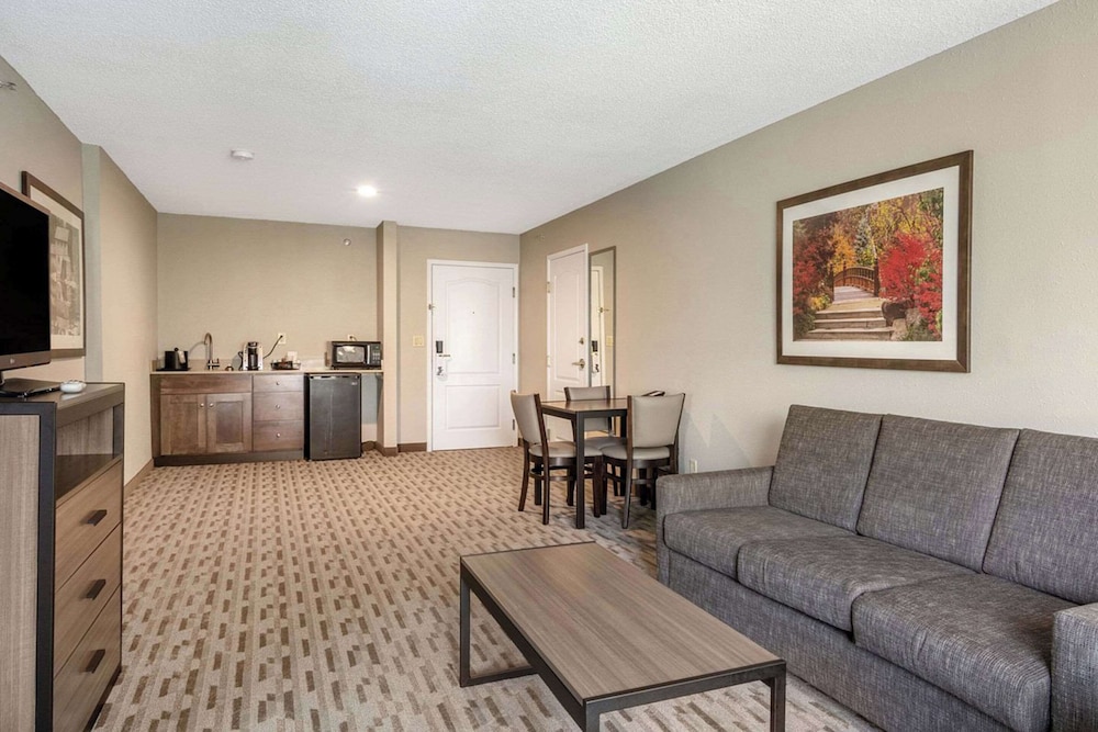 Riverview Inn & Suites, Ascend Hotel Collection 45/72