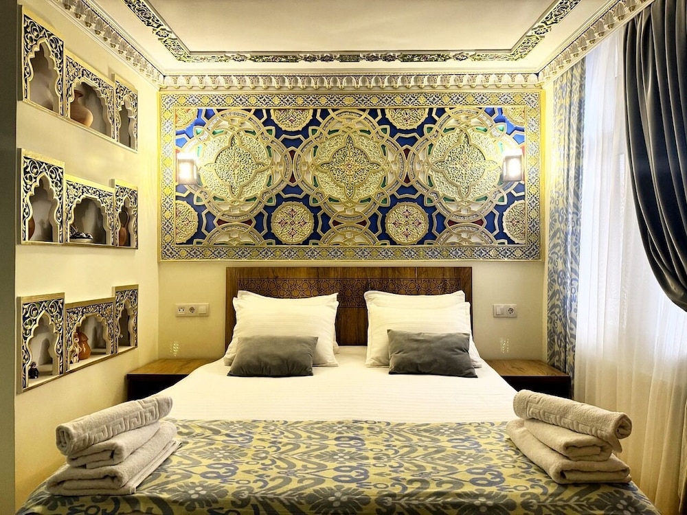 Bobosh Hotel 12/50