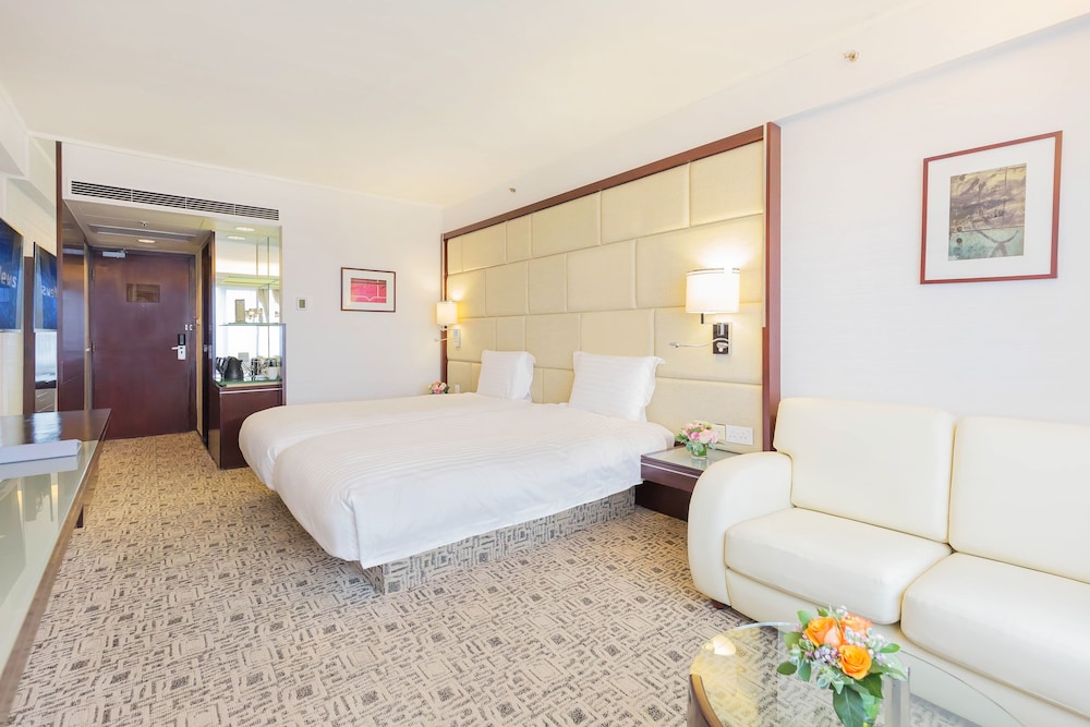 Regal Airport Hotel 22/67