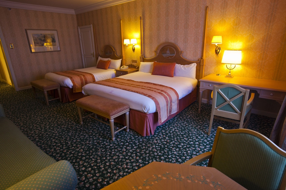 DISNEYLAND HOTEL 14/62