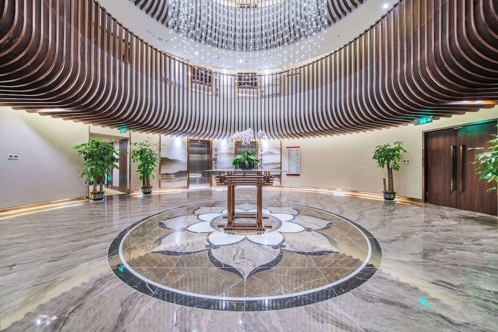 Howard Johnson Lake Serenity Hotel Neijiang 38/46