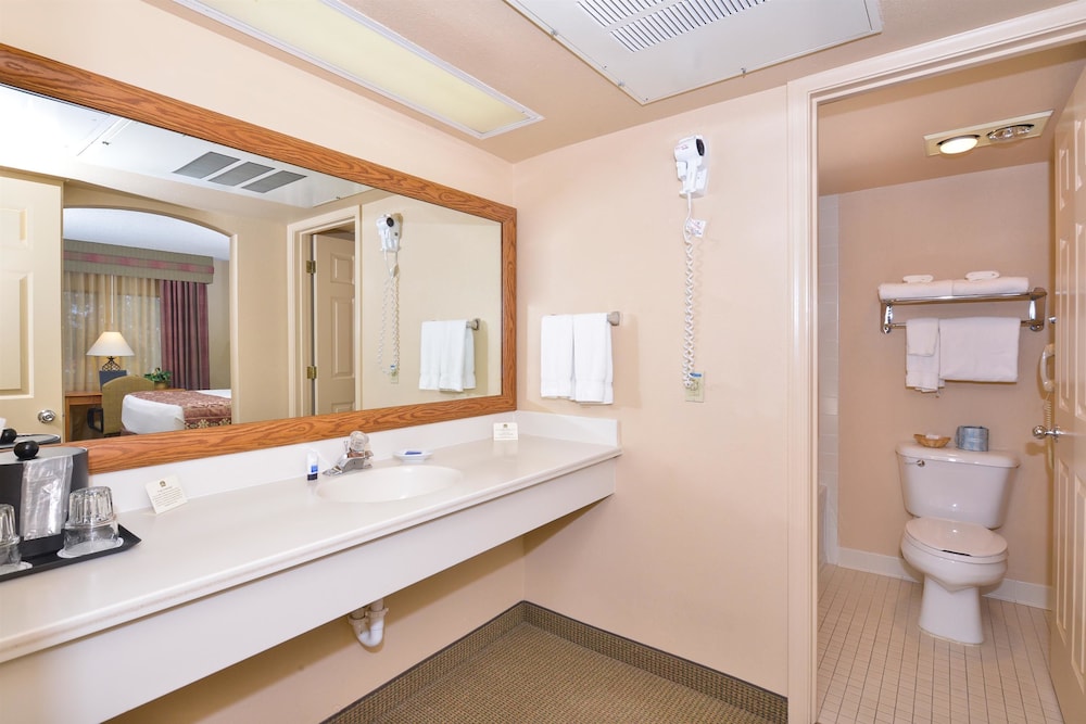 Best Western Plus King's Inn & Suites 6/37