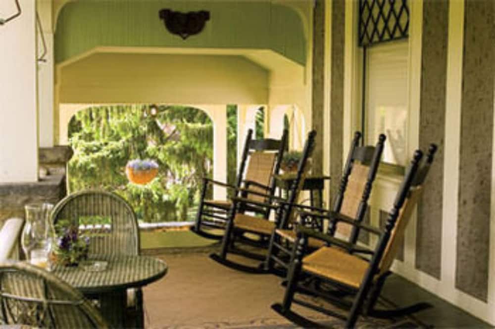 The Black Walnut B & B Inn 60/73