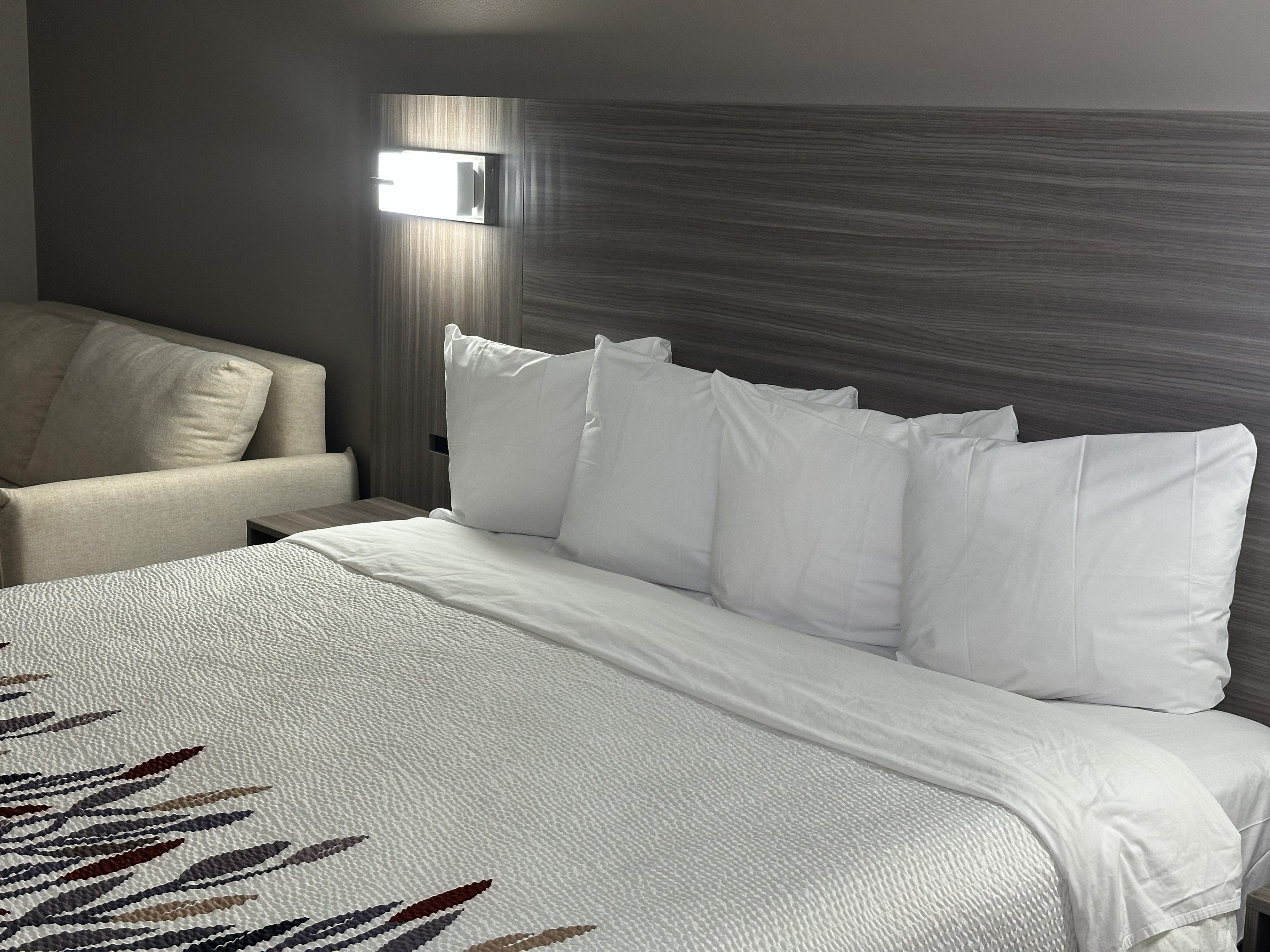 Red Roof Inn & Suites Middleborough 27/40
