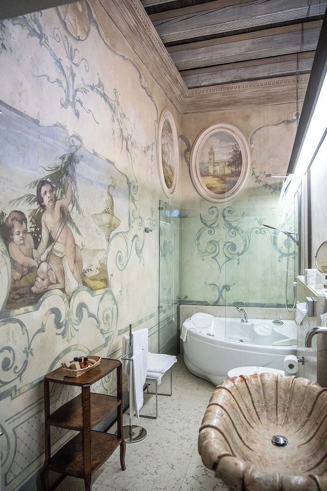Relais Castello Bevilacqua 4/50