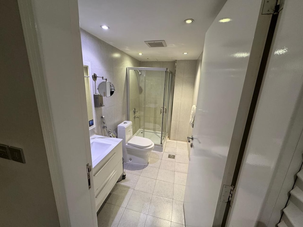 ثلاثة وستون أجنحة فندقية(Sixty Three Hotel) 47/50