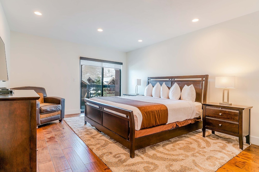 CONDOMINIUM, 2 BEDROOMS