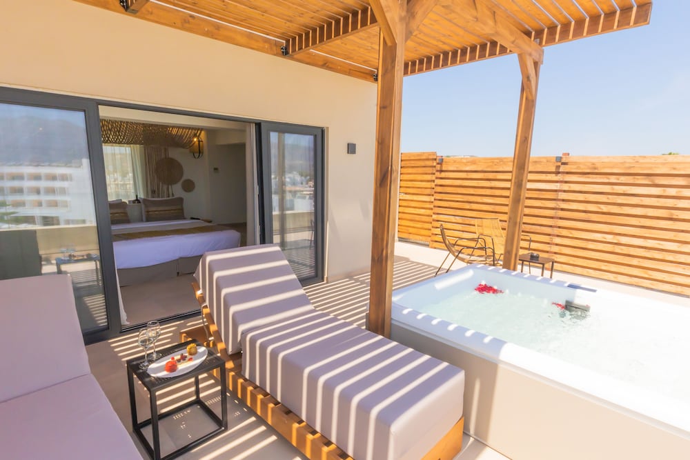 Cabana Blu Hotel and Suites 55/89