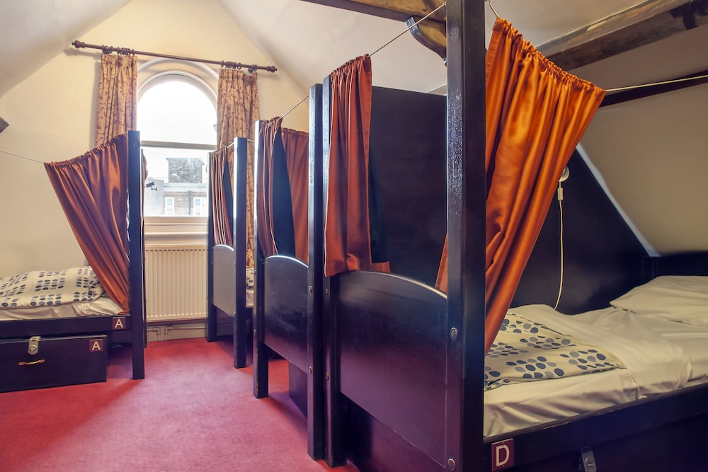 Palmers Lodge Swiss Cottage 33/72