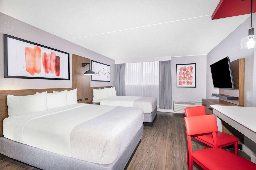 Hawthorn Suites by Wyndham Wichita Airport 10/44