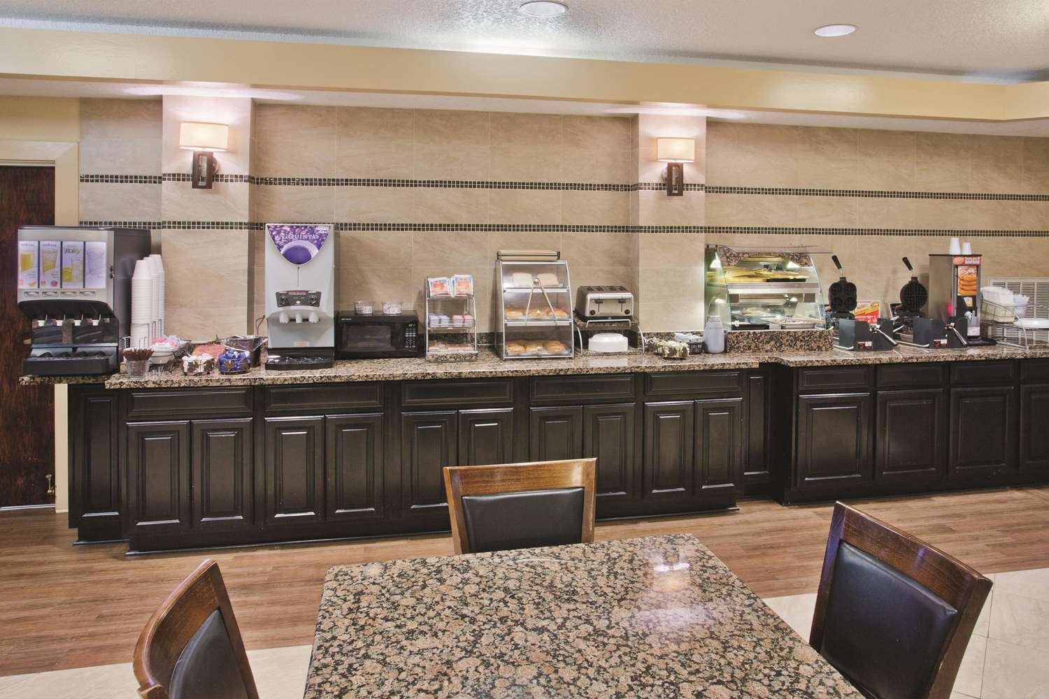 La Quinta Inn & Suites by Wyndham Hot Springs 42/57