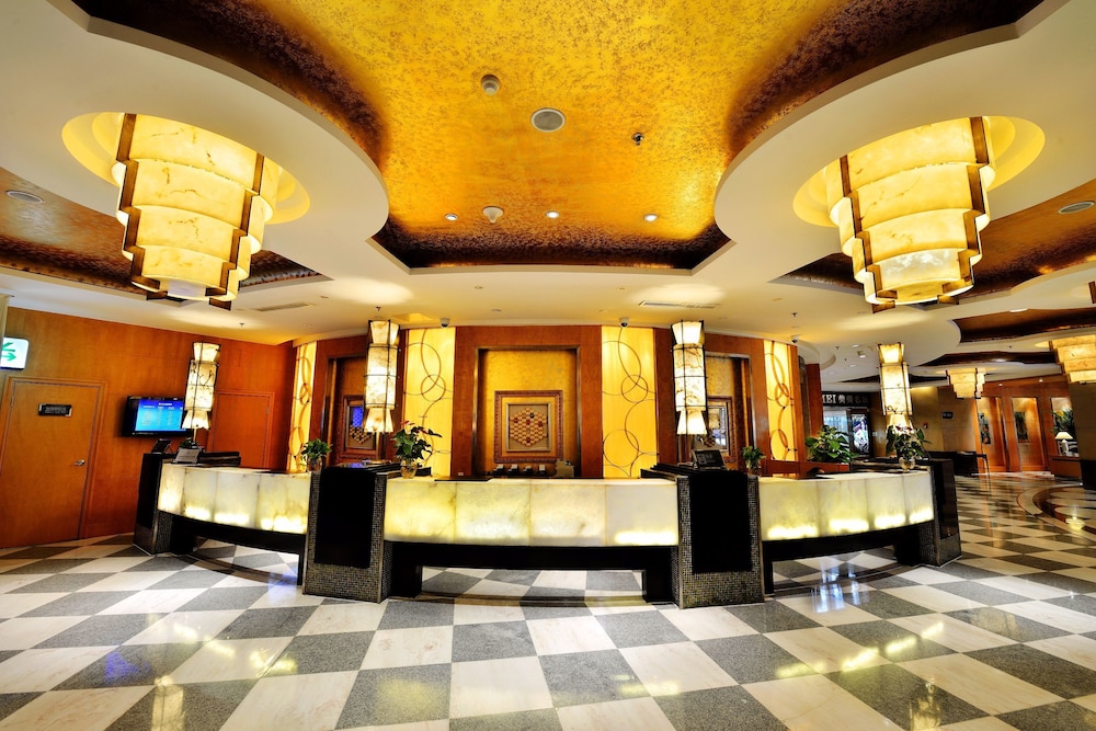Lobby at Luxemon Xinjiang Hongfu Hotel, URUMQI