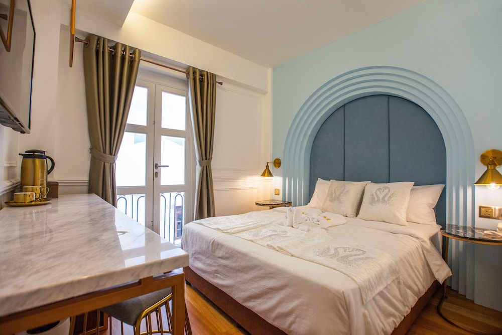 White Mansion Hotel 20/50