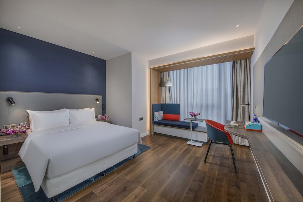 Standard, Queen Bed, Extra Floor Space