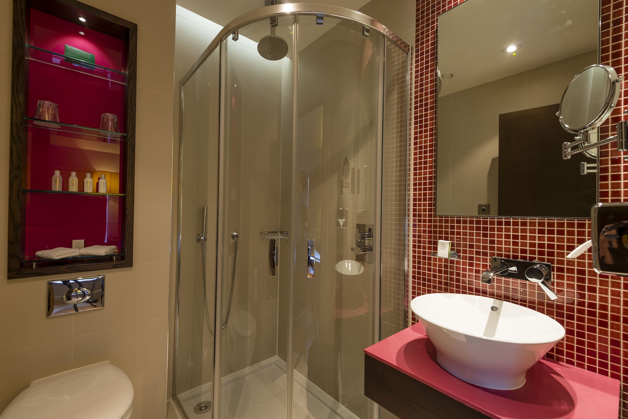 غرفة بريميوم بسرير كوين بشرفة، Hotel Indigo London - Paddington by IHG 5/7