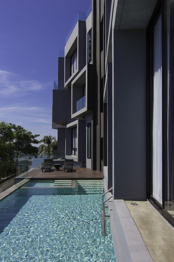 Kalm Bangsaen Hotel 45/47