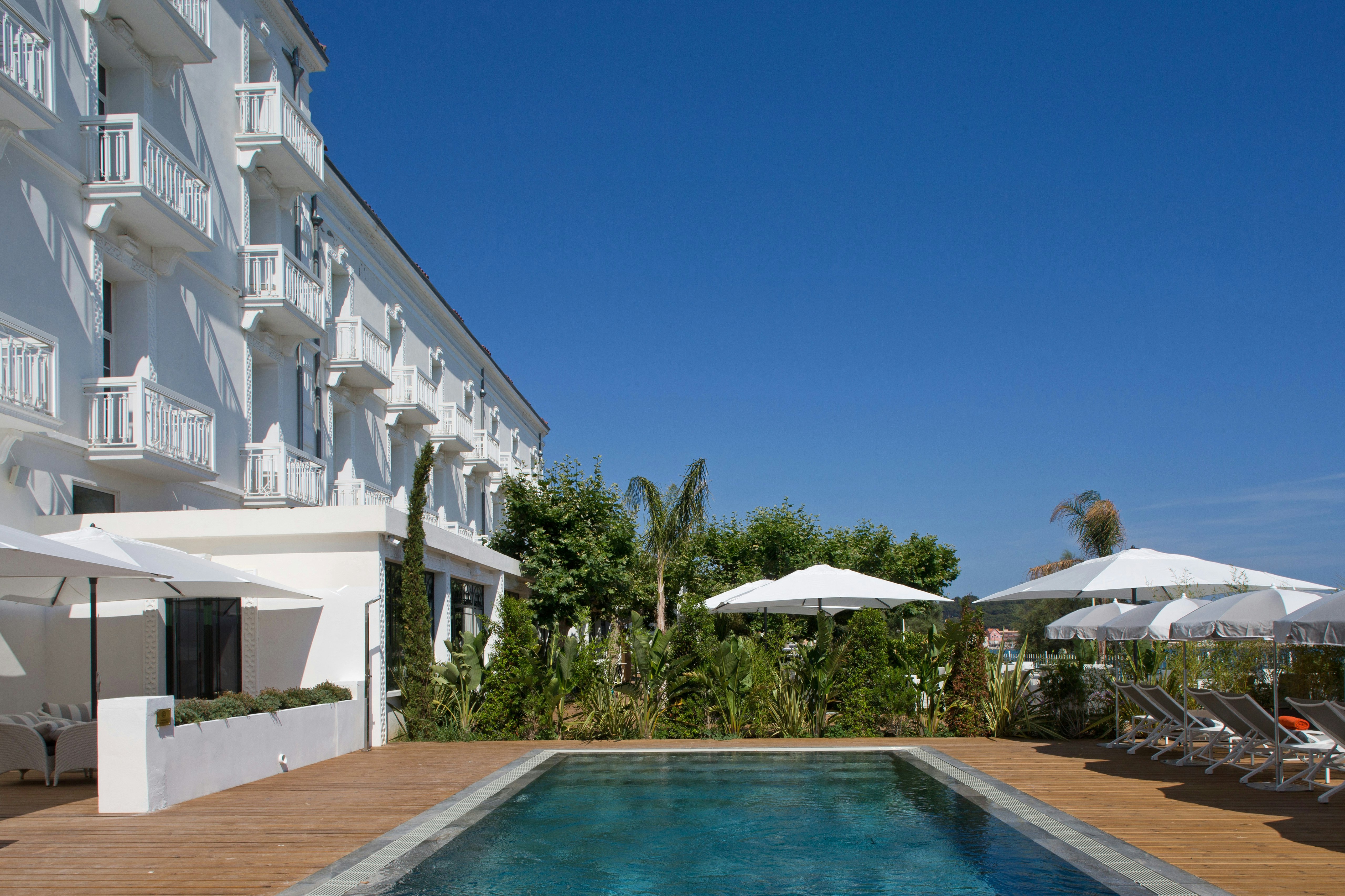 GRAND HOTEL DES SABLETTES PLAGE, CURIO COLLECTION BY HILTON 41/45