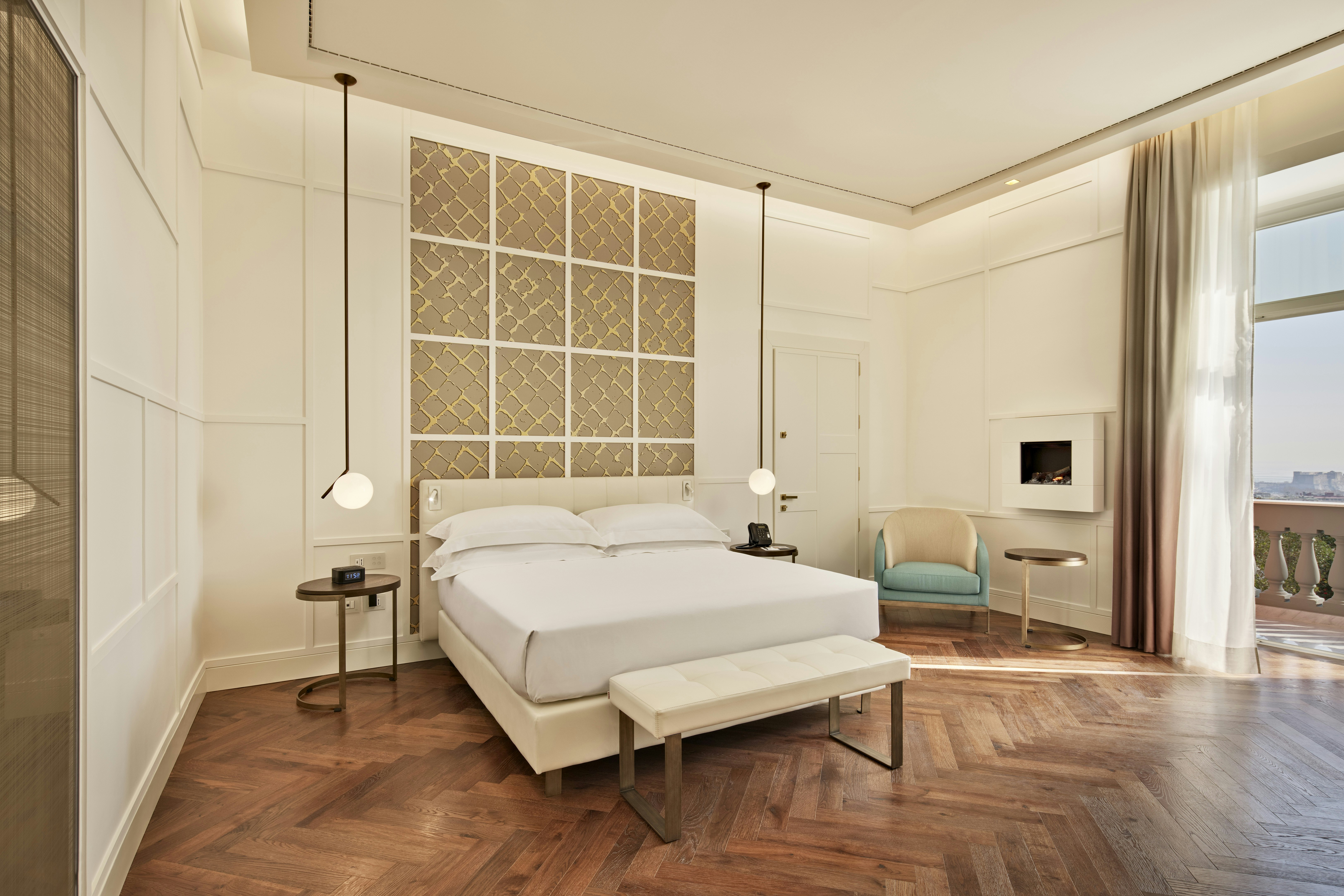 JUNIOR SUITE, KING BED