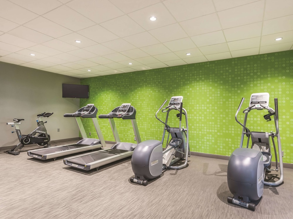 La Quinta Inn & Suites by Wyndham Cincinnati Sharonville 20/45