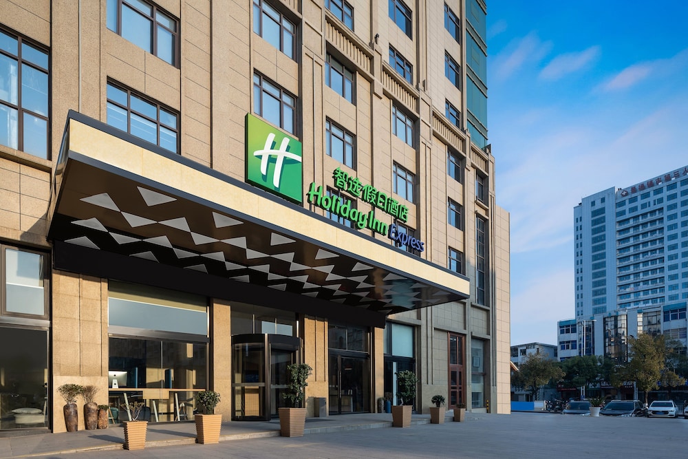 Holiday Inn Express Jingdezhen Taoxichuan 1/45