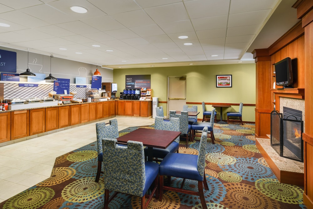 Holiday Inn Express Boston South Brockton 62/78