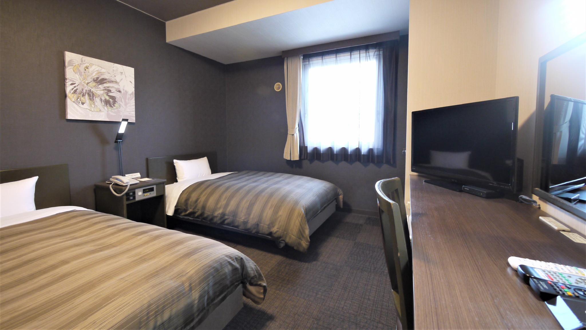Standard, Twin Beds, Hillside View