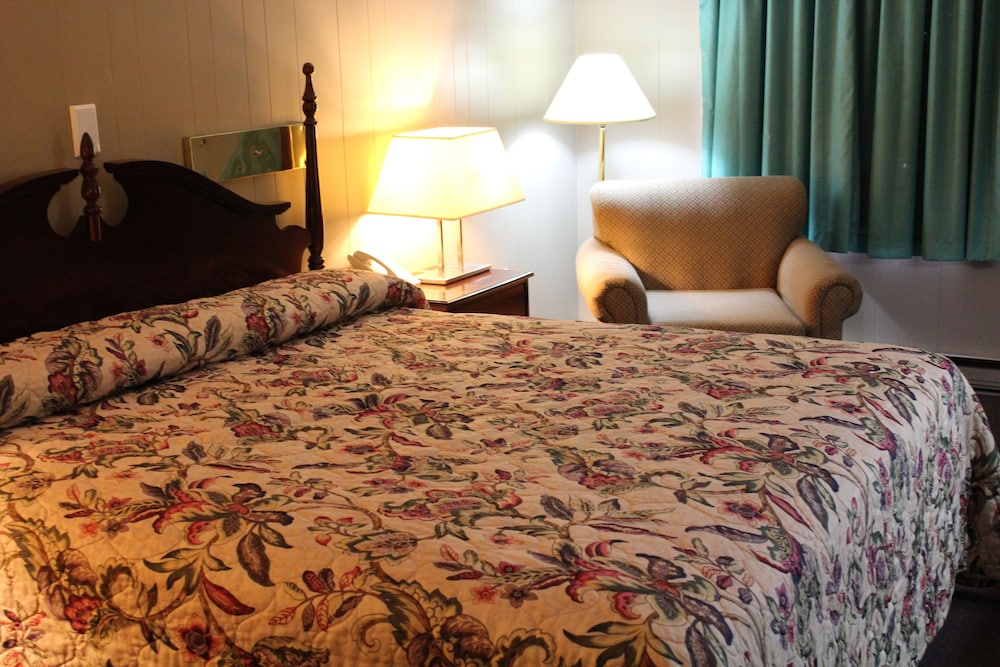 Colonial Inn Franklin 15/35