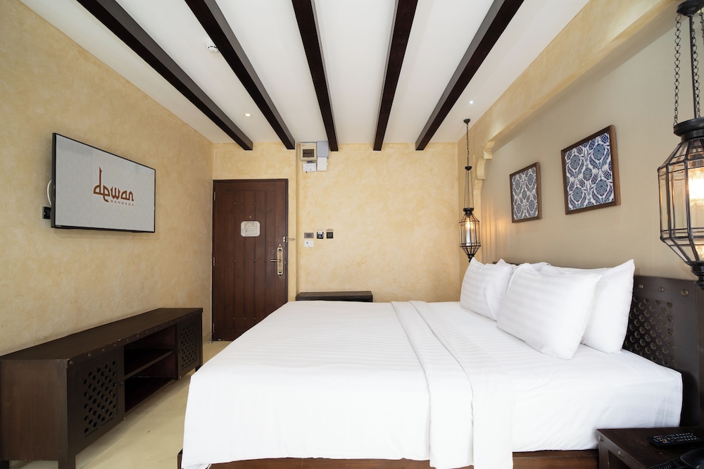 SUPERIOR, KING BED