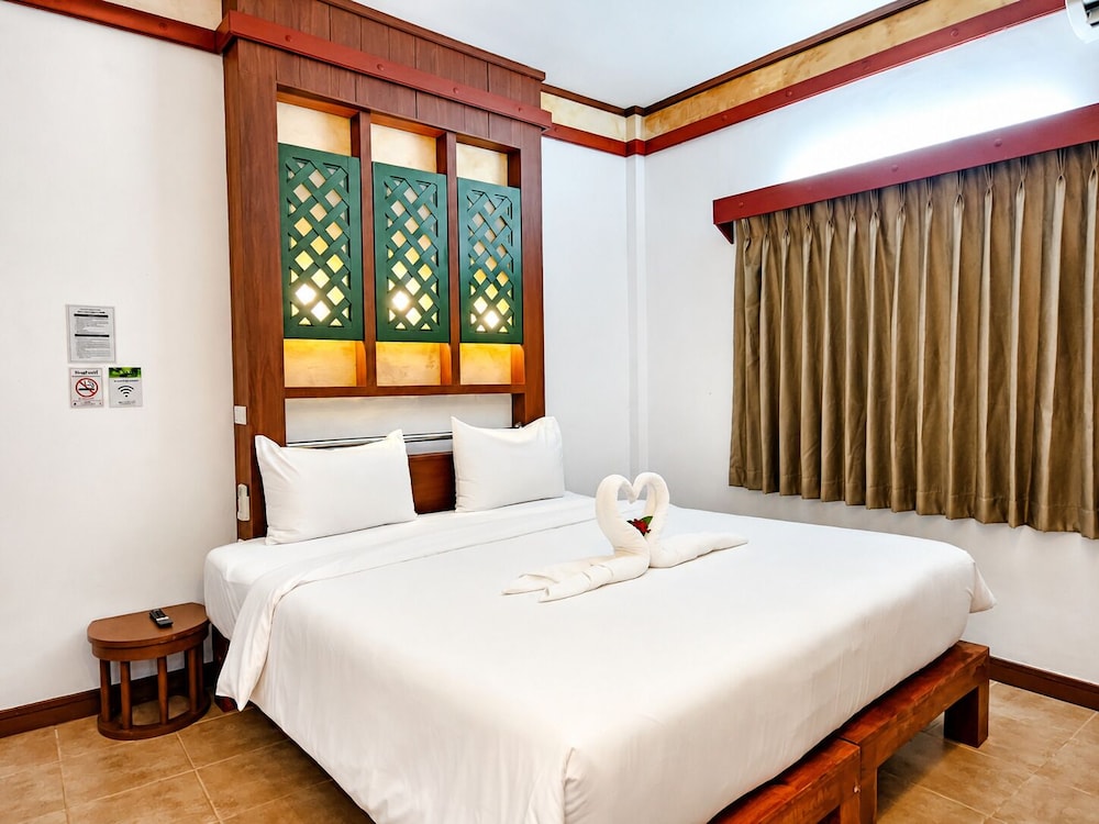 Palm Chalet Resort 24/50
