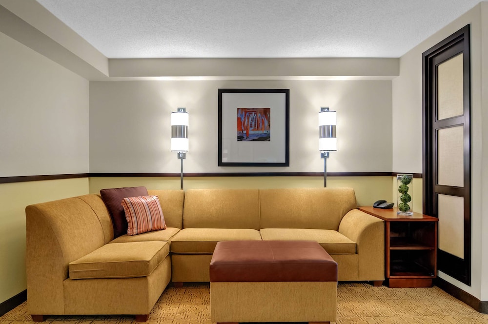 Hyatt Place Fort Lauderdale Cruise Port 21/47