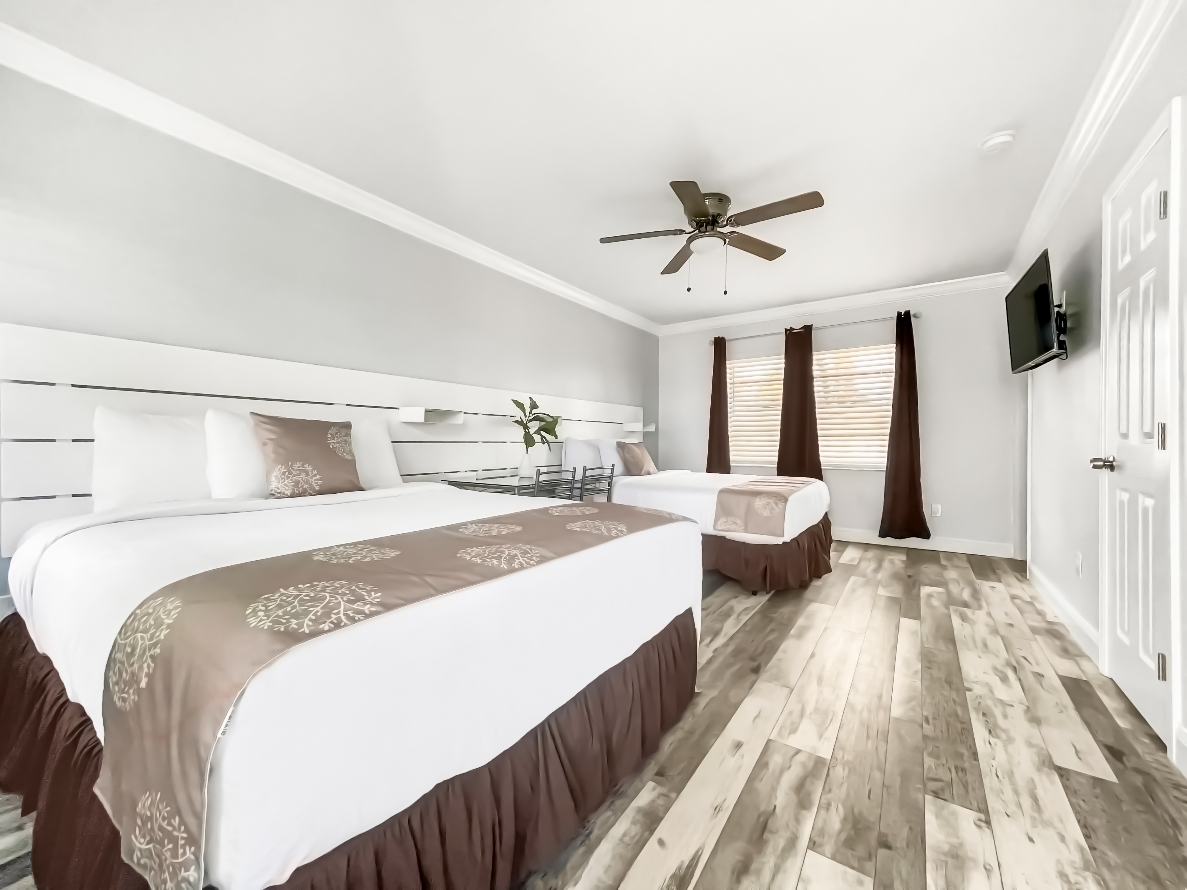غرفة كلاسيكية بسريرين كوين، Neptune Oceanfront Rentals 2/2